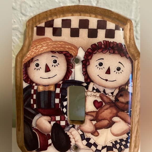 Handmade Raggedy Ann & Andy Single Wooden Decoupage Light Switch Plate - Picture 2 of 4